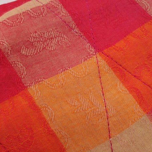 Handmade sari pouch, pink chequered sari clutch bag, pencil case, zipper pouch - Picture 3 of 9