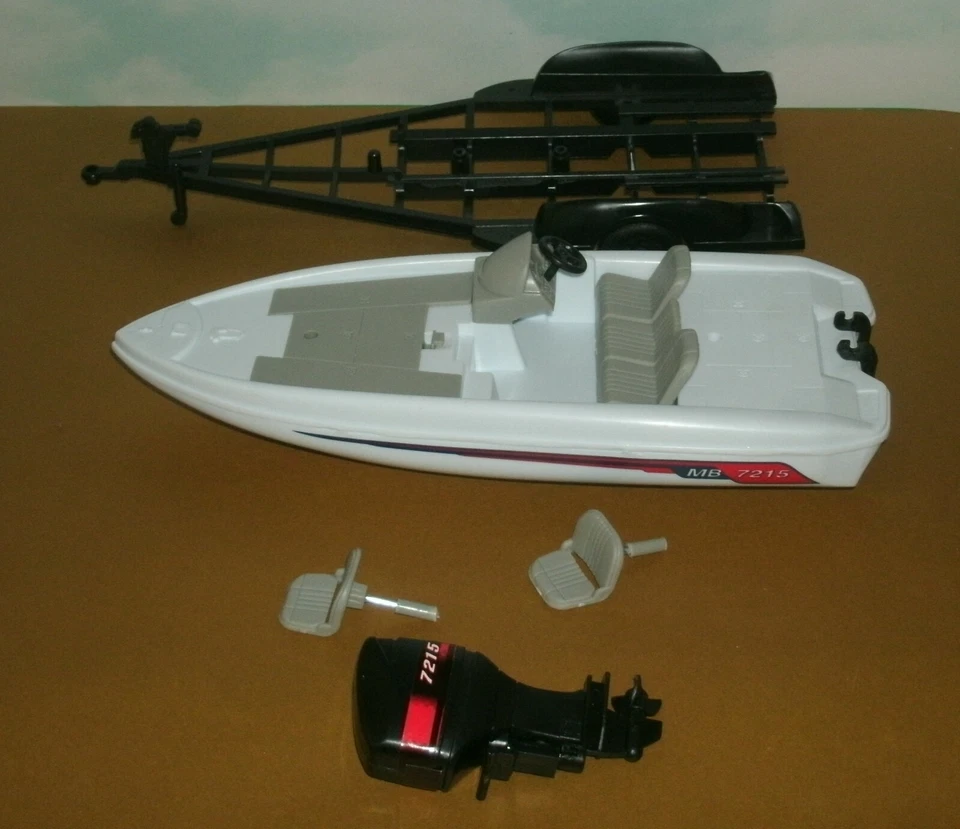 1/20 Scale Fishing Motor Boat with Trailer Plastic Toy Model Watercraft New-Ray - Image 3 of 4