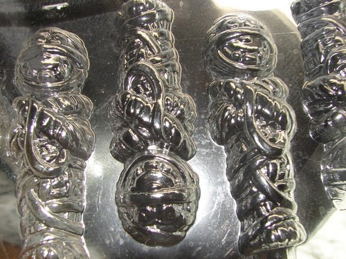 Wilton candy molds, lot of 3 Santa Lollipop, Mummy Lollipop. and Sea Shell Candy - Picture 3 of 4