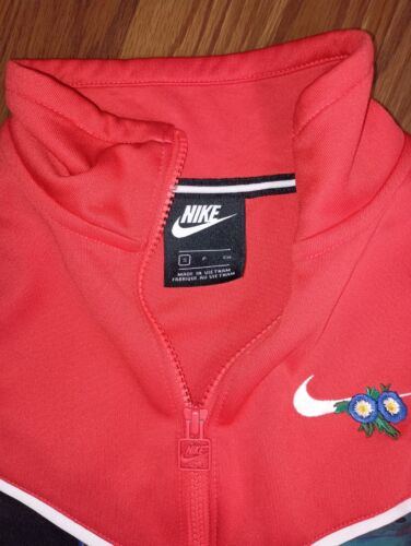 Giacca bomber Nike rosso stampa floreale cropped full zip taglia small - Foto 4 di 7