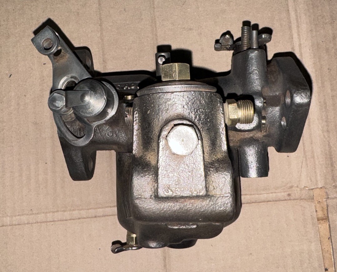 JOHN DEERE LATE STYLED B DLTX 67 GAS CARB CARBURETOR 4752 B BW BN