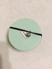 CAJA REGALO TOUS JOYERÍA VERDE 4" DIÁMETRO 2” ALTO CON BANDA ELÁSTICA Y CAMPANA INCLUIDA