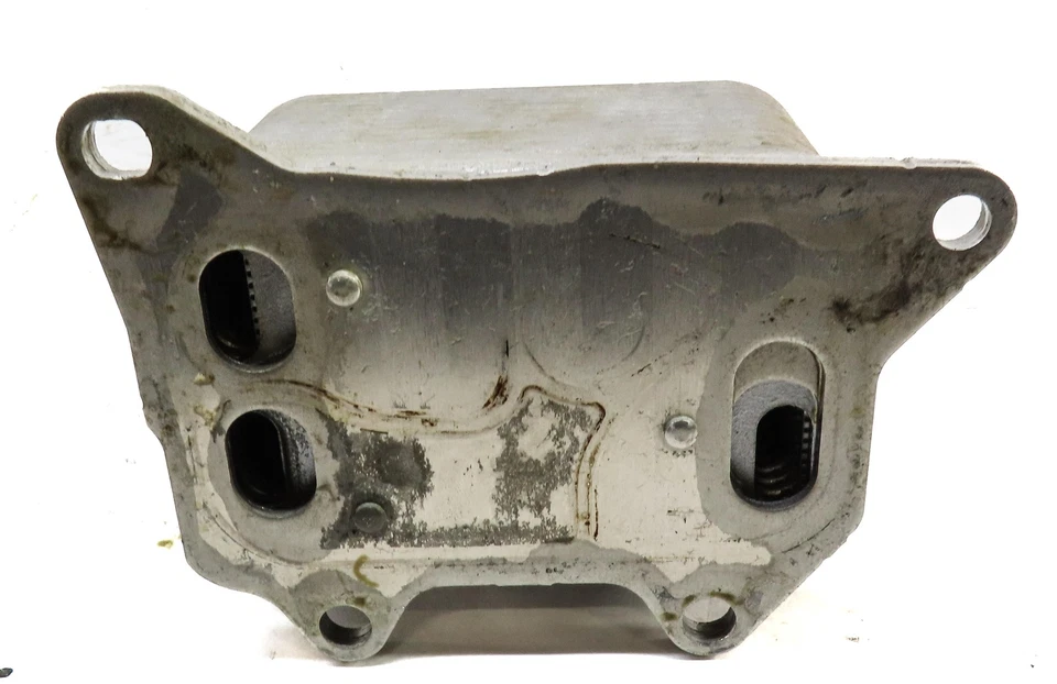 15-23 A3 A4 A5 A6 A7 Q3 Q5 Q7 S3 TT GOLF GTI 1,8 L 2,0 L ENFRIADOR DE ACEITE DE TRANSMISIÓN Foto 3 de 4