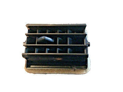 Lüftungsgitter Armaturenbrett Air Vent Nissan Sunny B11 68750-03A10