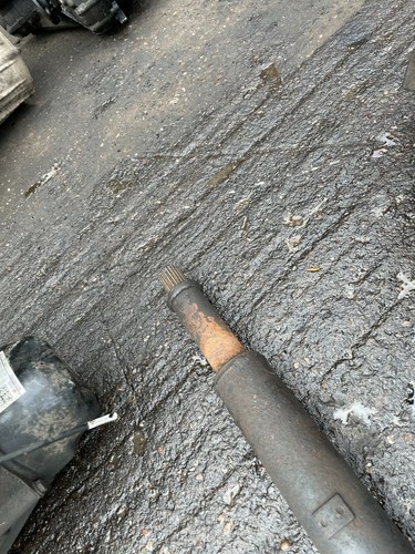 TOYOTA LAND CRUISER J100 1997 3.0 DIESEL TD FRONT PROP SHAFT PROPSHAFT SECTION - Picture 4 of 4