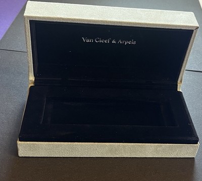Van Cleef & Arpels Bracelet Box - Green Velveteen & Velvet Lined Package Case