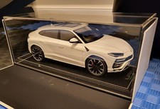 1/18 MR Collection Lamborghini Urus Model. White On Black. Red Calipers 