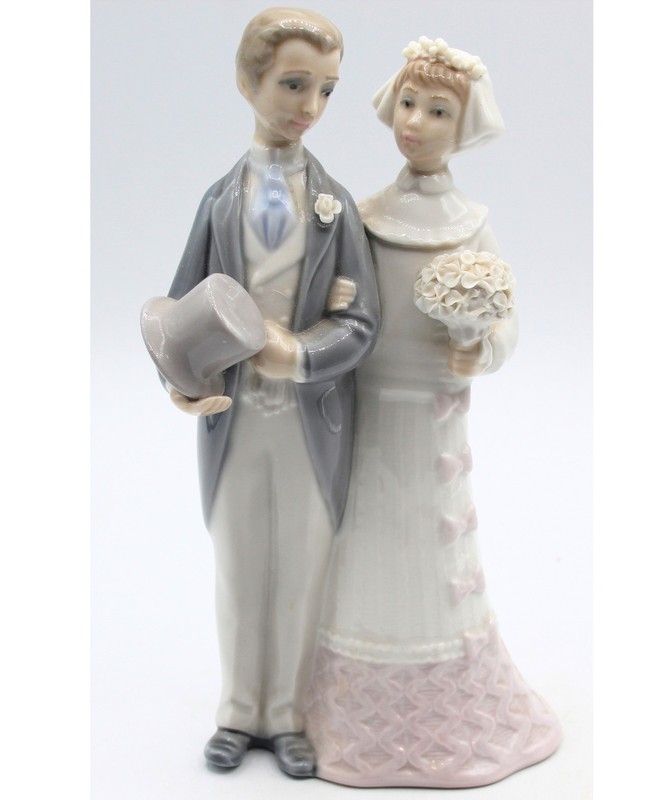 Lladro Bride & Groom Wedding Cake Topper ? Porcelain Figurine ? Spain
