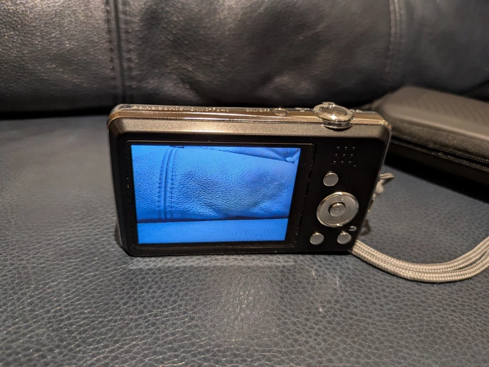 Black Panasonic Lumix DMC-FS40 14.1MP  Working but lens issue (2), photo 3 of 5