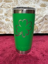 Vaso Rambler YETI 20 oz "Lucky Cup" con trébol - VERDE VERDE - Edición limitada