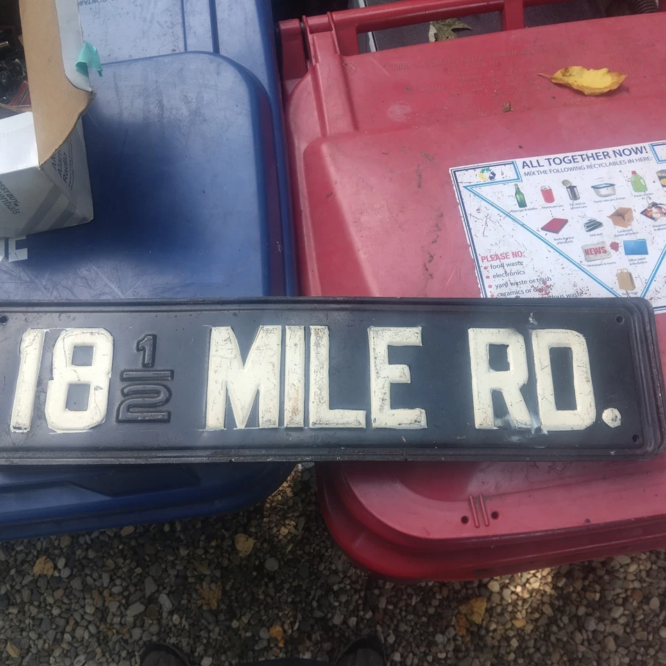 Señales de calle vintage Michigan Mound Road y 18 millas y media Foto 2 de 2