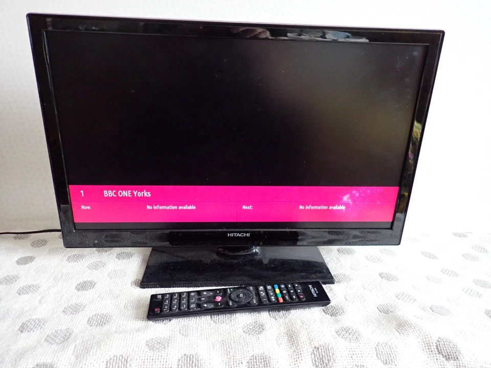 Hitachi 22HBD06UB 22" LCD Flat Screen TV HDMI with Remote (O479) - Image 2 of 4