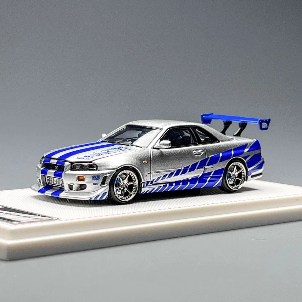Juguete de regalo modelo de coche fundido a presión plateado/azul Nissan GT-R R34 FNF escala 1/64 FH Foto 3 de 4