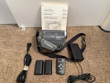 Canon ES8200V Hi8 8mm Analog Camcorder Bundle