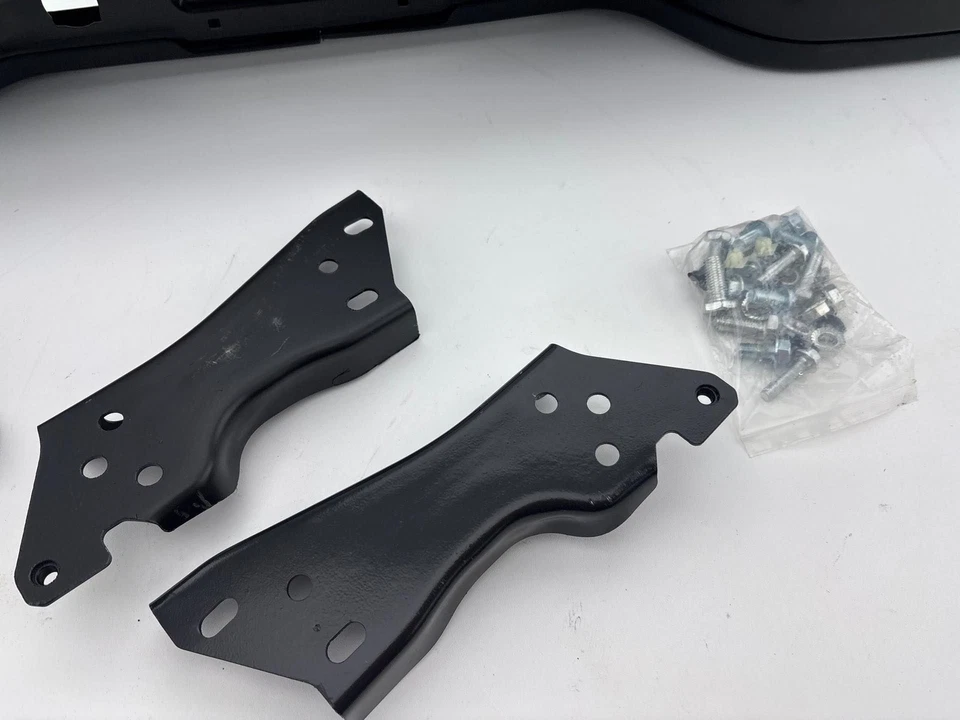 Conjunto de parachoques trasero negro Chevrolet Silverado 1500 1999-2007 Foto 2 de 4