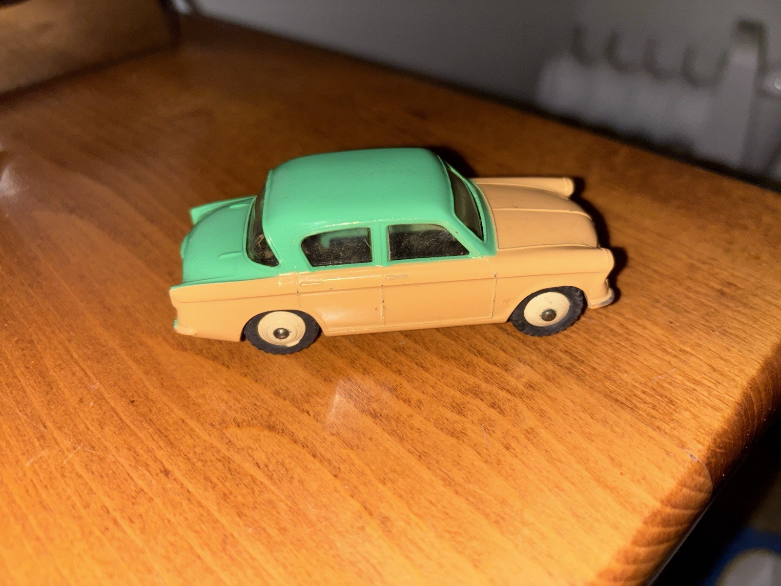 Dinky 175, Hillman Minx - Free Price Guide & Review