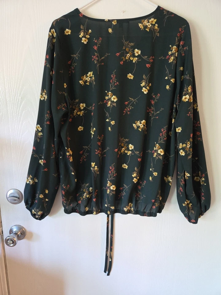West Kei Floral Blouse Size XL Green Long Sleeve Ceana Elastic Bottom NWOT - Image 2 of 4