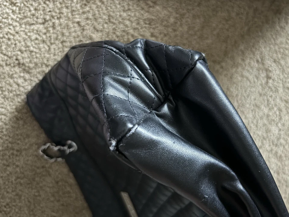 Hello Kitty Black Quilted Tote Bag with Chain Strap & Pink Lining – Sanrio - Image 3 of 4