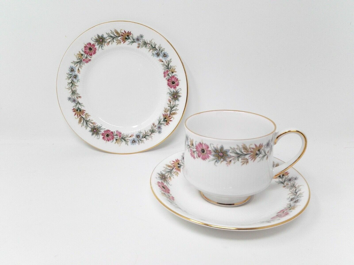 Paragon Belinda Bone China - Trio - Tea Cup & Saucer & Side Plate