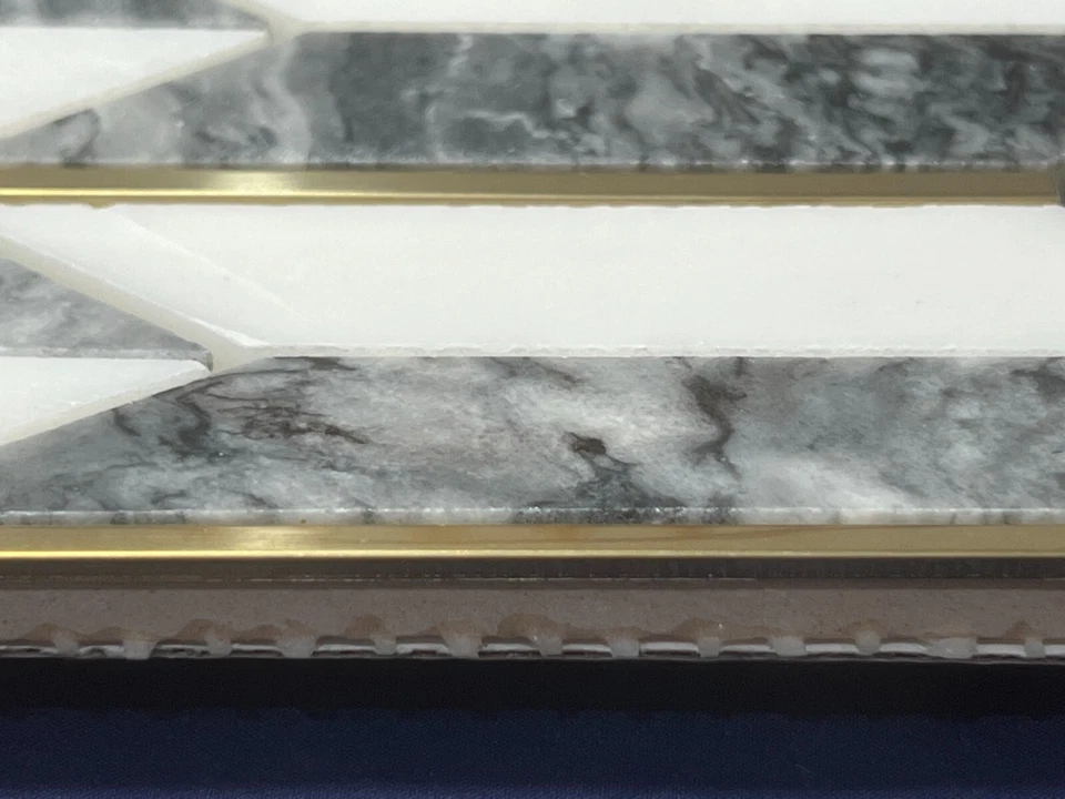 S20 Carrara White/Grey/Gold Marble Arrow Mosaic Tile Kitchen Bathroom, 7 sheets - Image 4 of 4