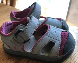 columbia closed toe sandals