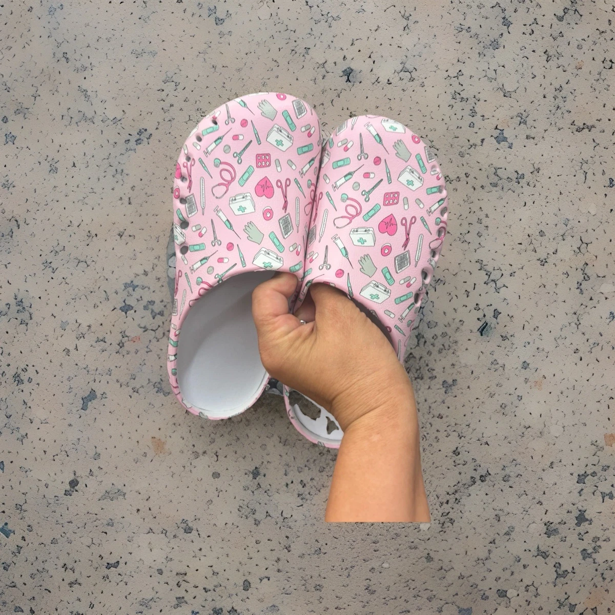 CUSHIONAIRE Keto Pantuflas de gamuza sin cordones para mujer, cómoda