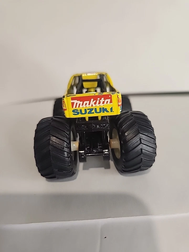 Monster Trucks Team Suzuki escala 1/64 diecast amarillo Monster Jam 2006 Hot Wheels Foto 4 de 4