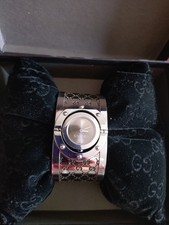 montre Gucci femme Modèle Twirl 