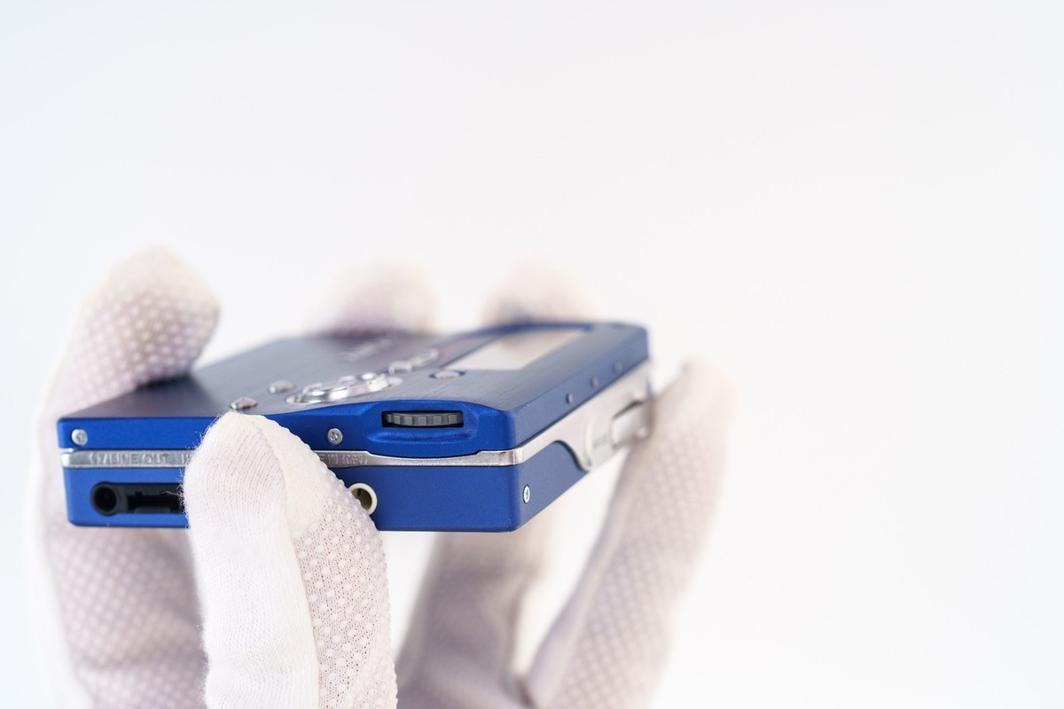 Sony MZ-R909 MD Minidisc Walkman w/AA sidecar (Blue) [DEMO / PLAYS