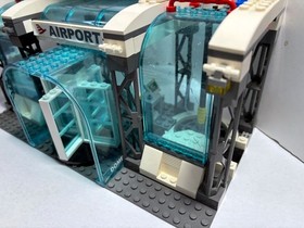 LEGO City: Airport 7894 (2006) Retired.