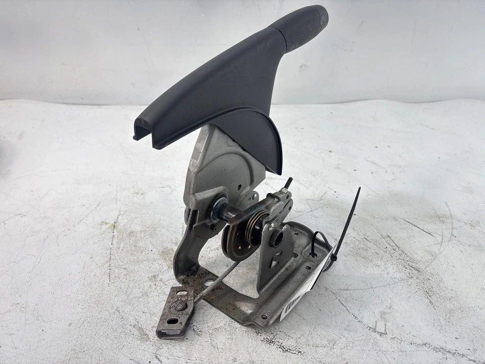 2011-2017 年日产 Juke 停车制动应急手柄原始设备制造商 — 第 2/4 张图片