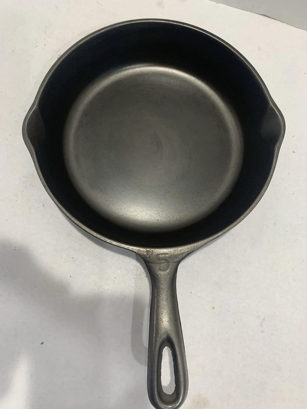 Vintage Refurbished Vollrath Smooth Bottom Cast Iron Smooth Bottom Skillet
Opens in a new window
