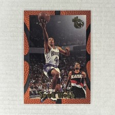 1994-95 Topps Embossed - Spud Webb #85 Basketball Border