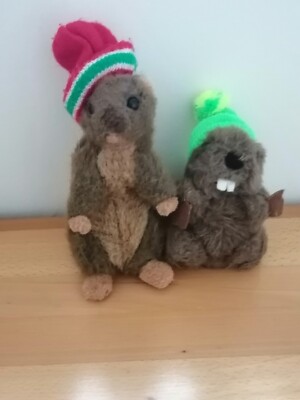 lot of 2 plush toys with beaver and groundhog caps-20cm &25cm-vintage year 90