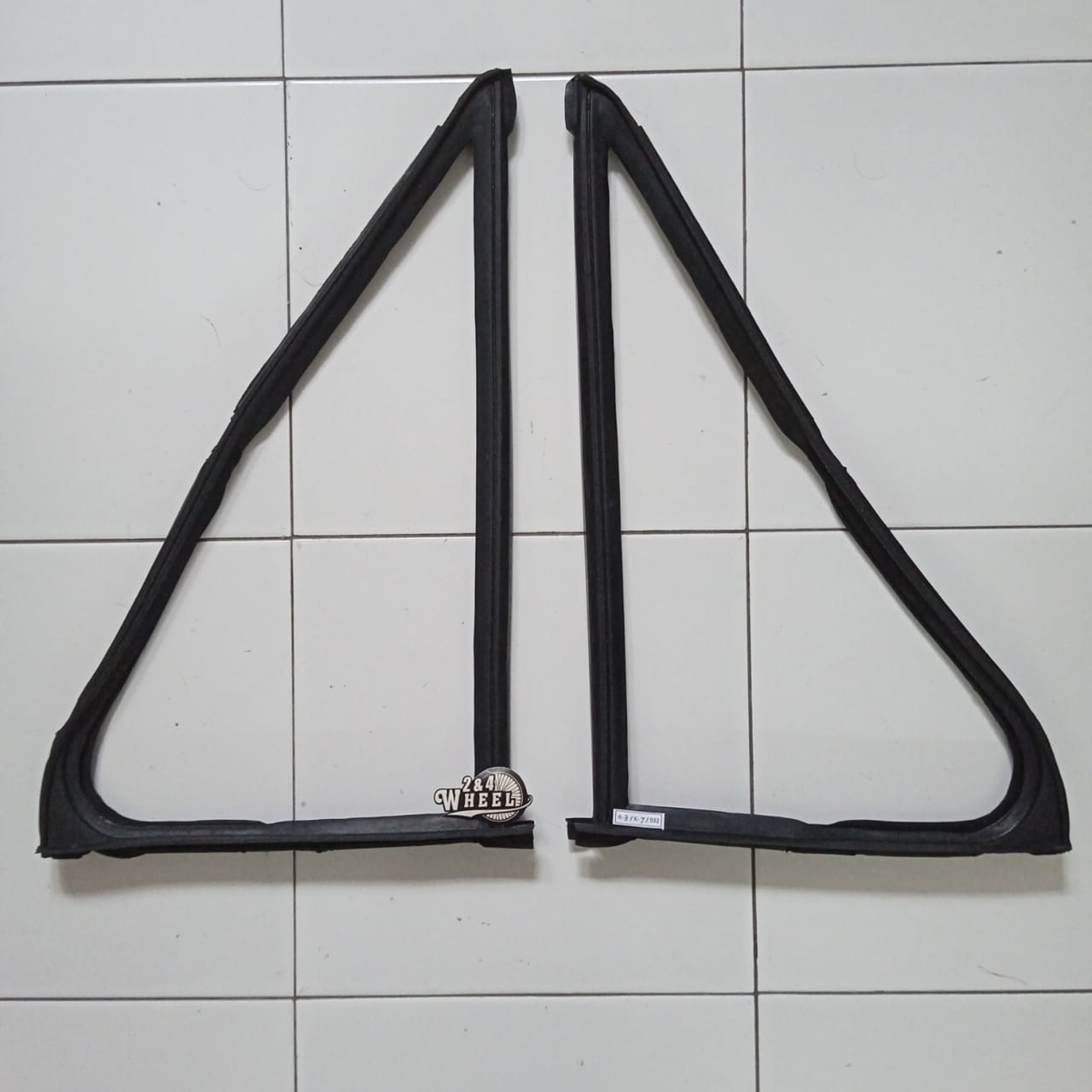 Isuzu Trooper / Big Horn 5D Model 1988-1991 Front Door Vent Rubber