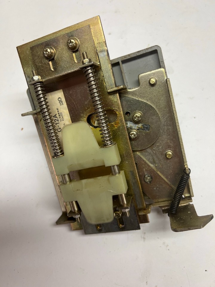 Fuji Fanuc Handle Disconnect CNC Machine ON OFF Switch Breaker Fuse G ...