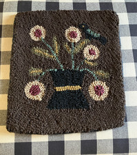 Primitive Wool Rug Hookingflowers In Vasematapprox 15 X 14estate Sale Find