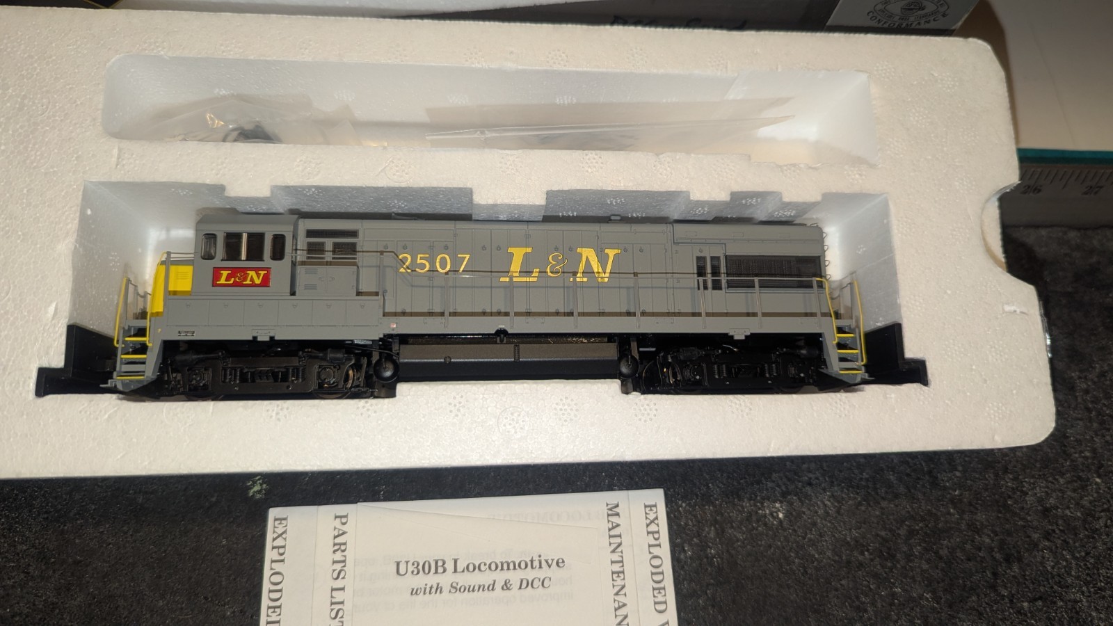 PROTO 2000 SERIES - L&N U30B DIESEL LOCOMOTIVE - SOUND & DCC