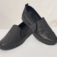 Vionic Slip On Shoes Womens 7.5 Black Pebbled Leather Cushioned Arch Comfort