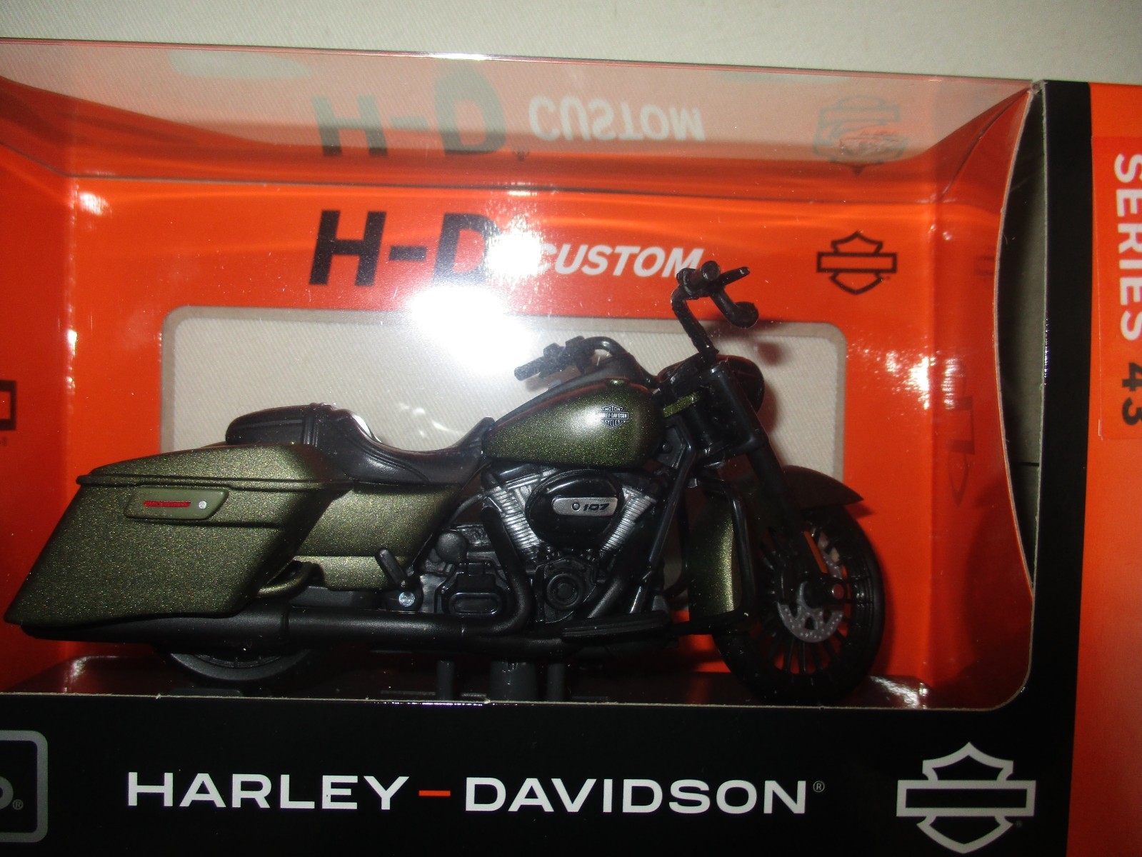 Maisto  Moto Harley Davidson  2022 road king special kaki 1/18