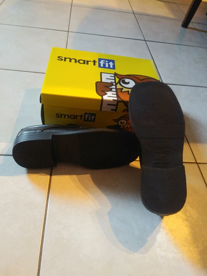 Zapatos sin cordones de vestir Smartfit para niños pequeños Foto 2 de 4