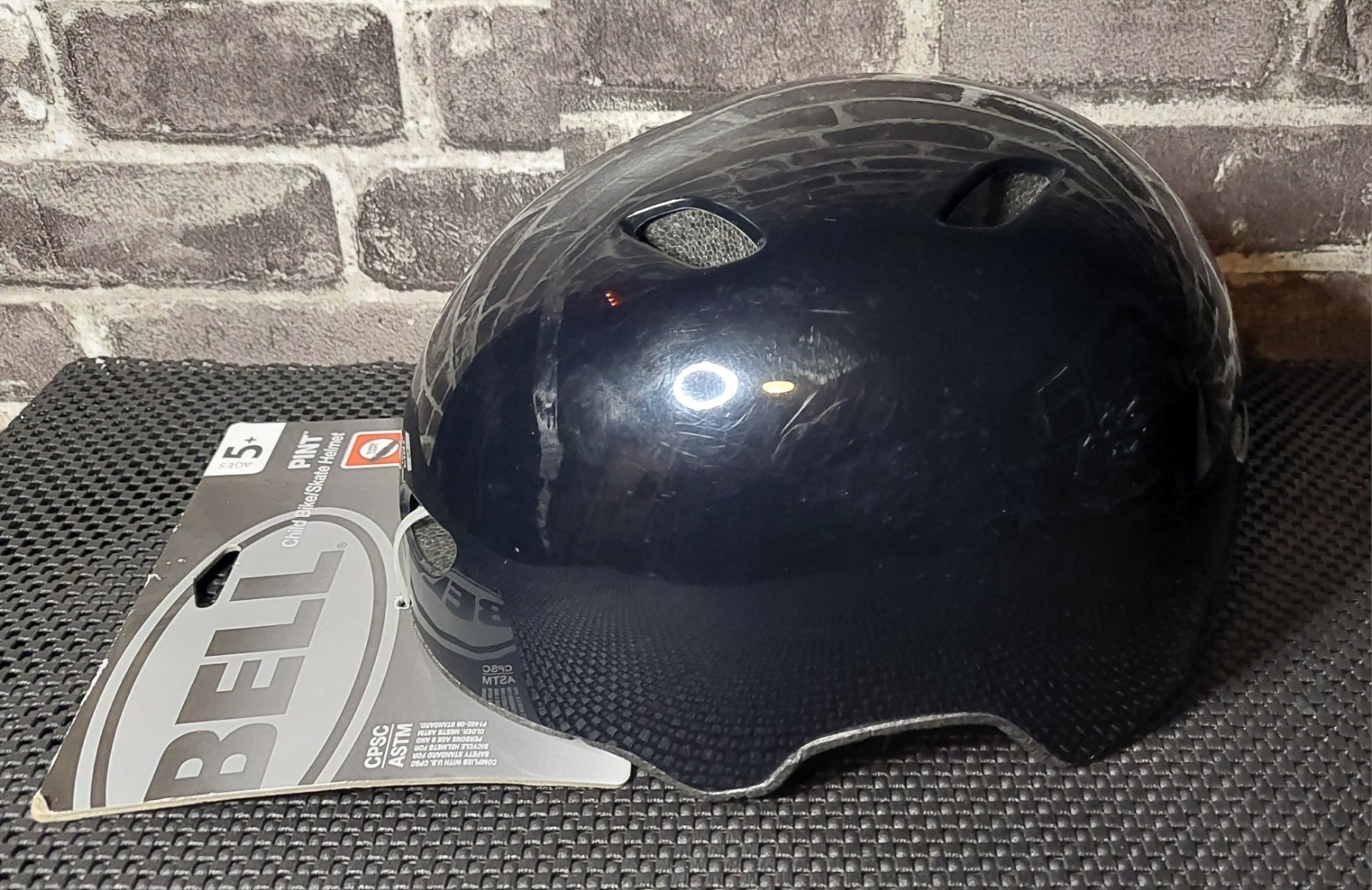 (New) Bell Pint Child Bike/Skate Helmet (10.00 USD)