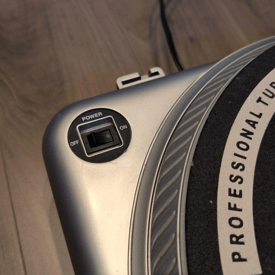 Vestax PDX-2000 Silver with Genuine Slip Mat, Audio Cable and Ground Wire Tested - Image 3 of 4