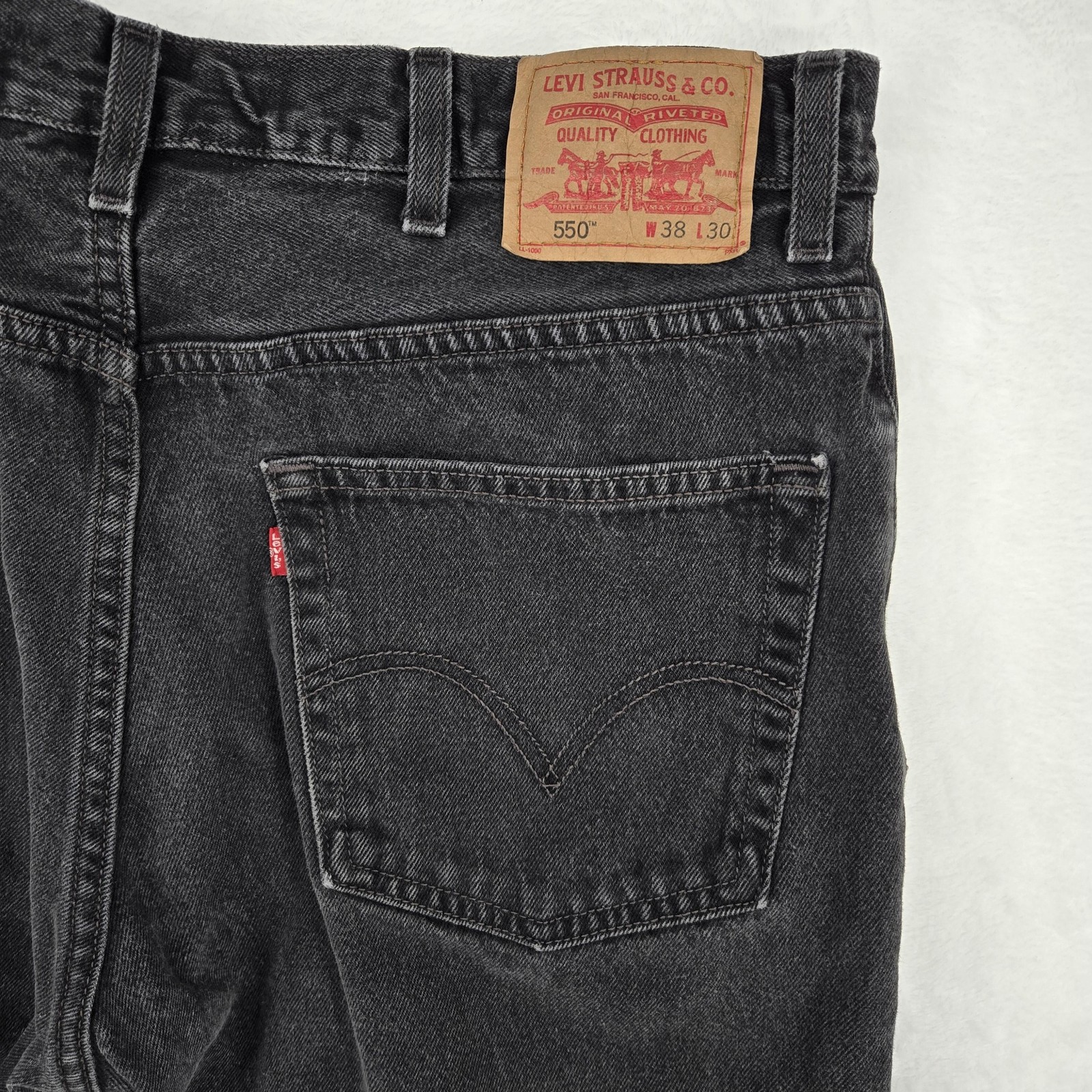 Levis 550 Jeans Mens 38x30 Black Relaxed Fit Tapered Leg Denim Pants 100% Cotton thumbnail 9