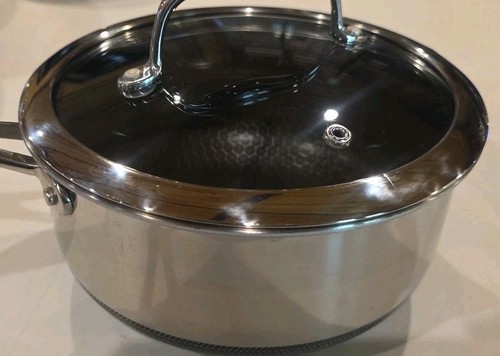 HexClad Casseruola Ibrida Antiaderente 2 Quart con Coperchio in Vetro Temperato, Stay-Cool - Foto 3 di 5