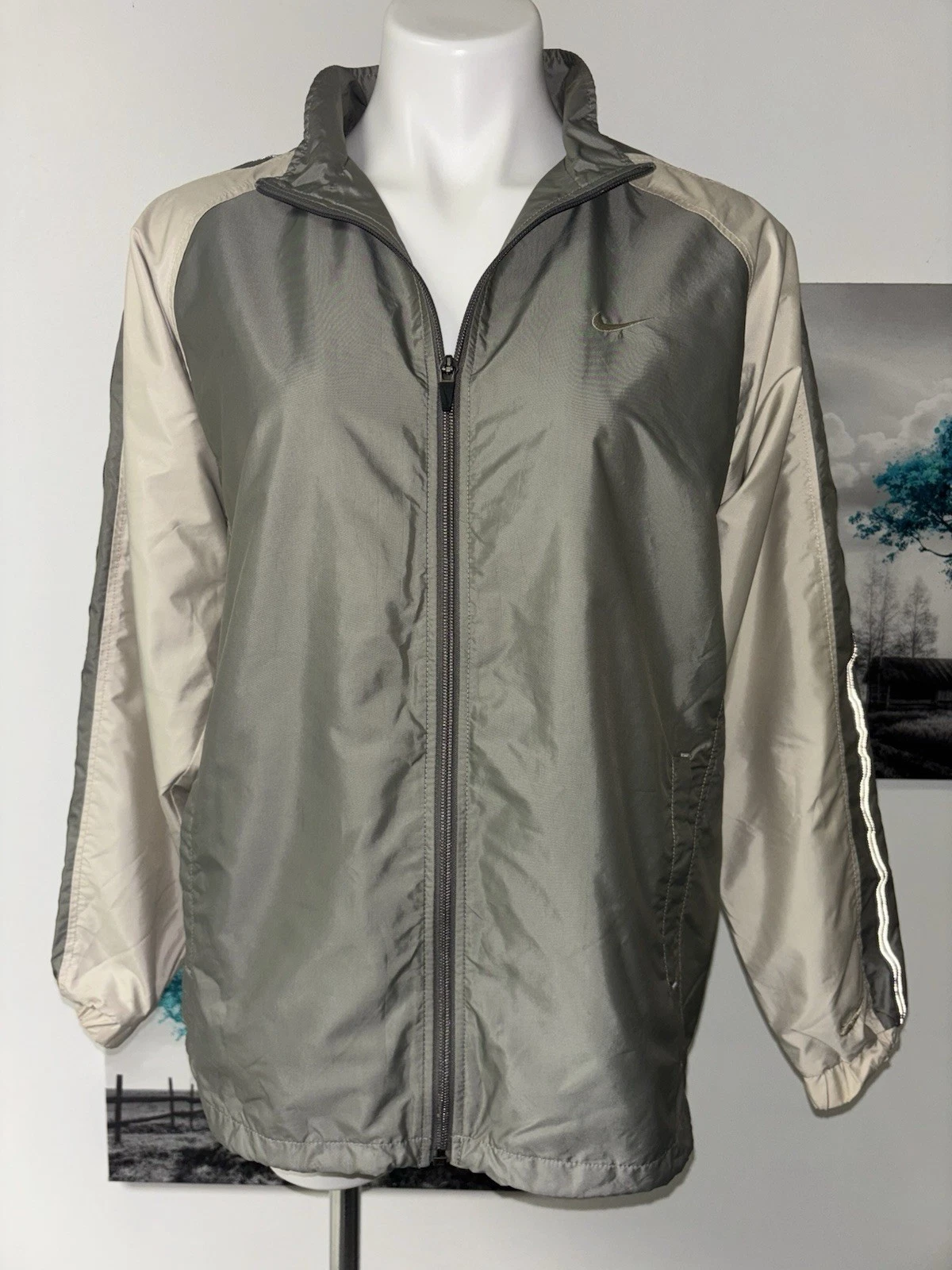 nike vintage Women’s windbreaker thin jacket Size L Good Vintage Condition