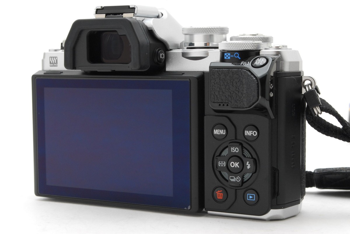 Top MINT] OLYMPUS OM-D E-M10 Mark III 14-42mm EZ + 40-150mm Silver