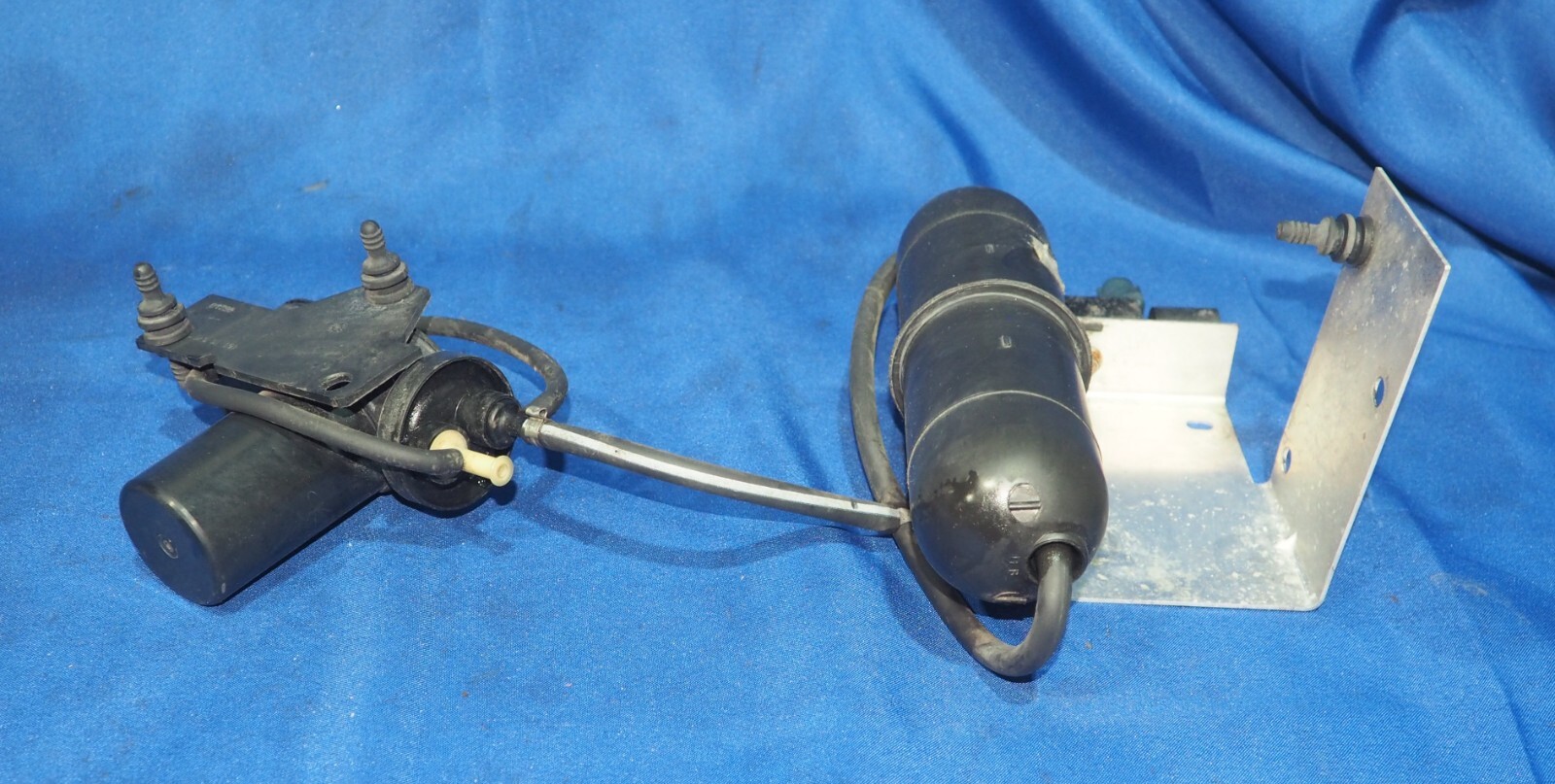 Aston Martin Rapide Vanquish Vantage Fuel Vapor Vacuum Pump W/Bracket OEM