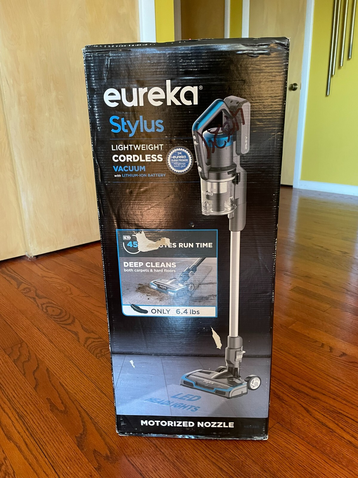 New Eureka Stylus NEC380 Cordless Stick Handvac Hard Floor Vacuum