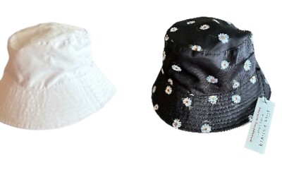 NWT Alice + Olivia Fabfitfun White Canvas Reversible Bucket Hat Black w Daisies s-l400.jpg main image 2